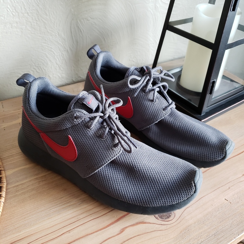 *Sold* Nike Roshe